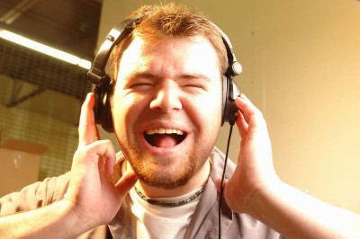 Любители петь в наушниках 