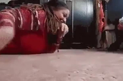 Крыска рада общению с хозяйкой