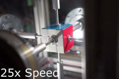 Новый рекордсмен по сборке  кубика Рубика  