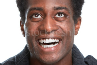 Почему она меня избегает?