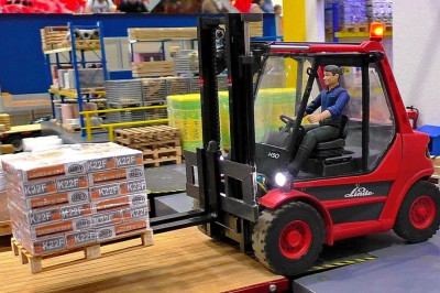 Удивительная модель погрузчика 