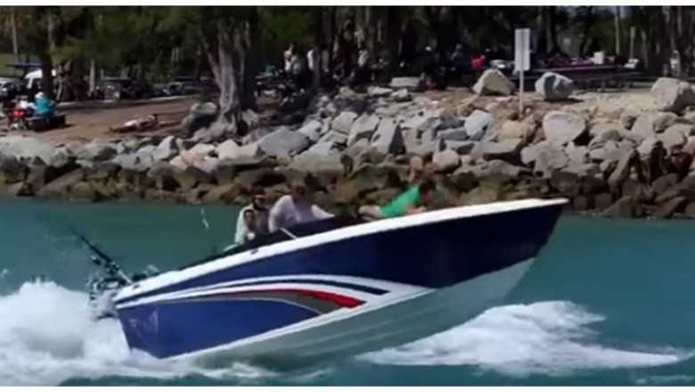 Как не стоит кататься на катере 