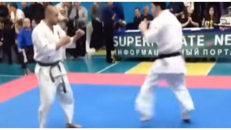 Бой каратистов закончился на первых секундах встречи
