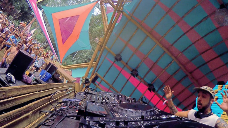 Падение диджейской стойки 