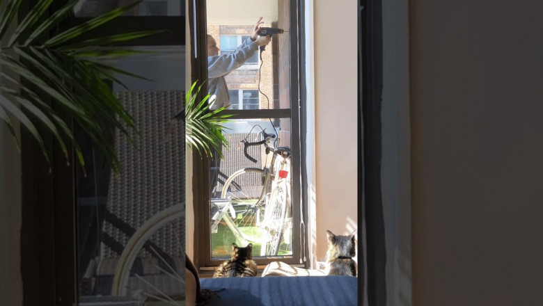 Девушка изобрела перфоратор 