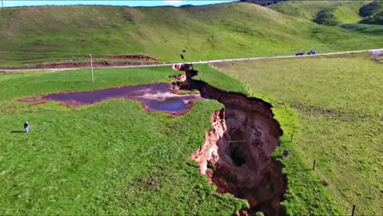 В  Новой Зеландии раскололась почва 