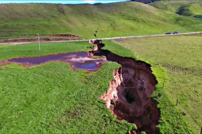 В  Новой Зеландии раскололась почва 