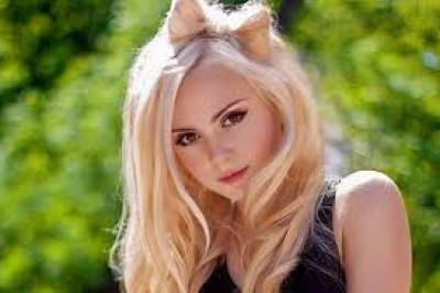 И опять блондинка