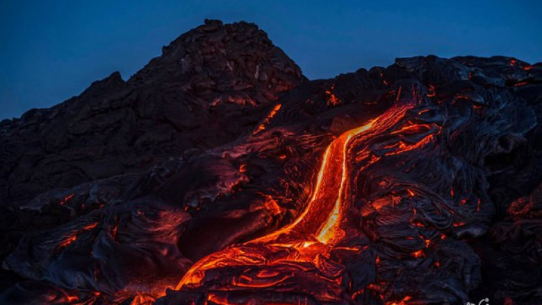 Потоки лавы уничтожают город 