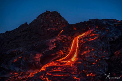 Потоки лавы уничтожают город 