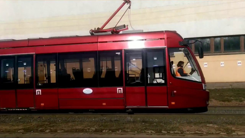 Неожиданное появление трамвая 