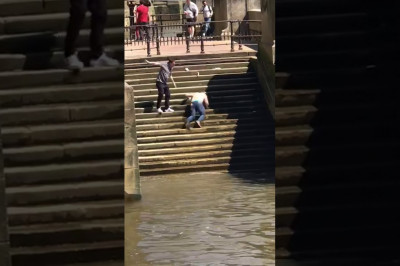 Неуклюжие погружение в реку 