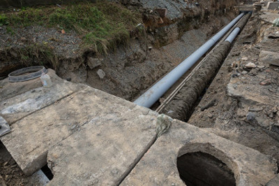 На пенсионерку обрушился поток воды  