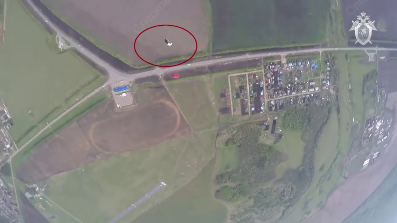 Столкновение двух  парашютистов 