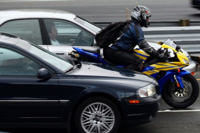 Рискованная езда на мотоцикле 