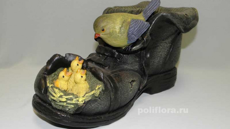 Гнездо в ботинке 