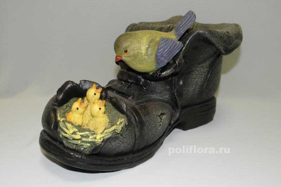 Гнездо в ботинке 