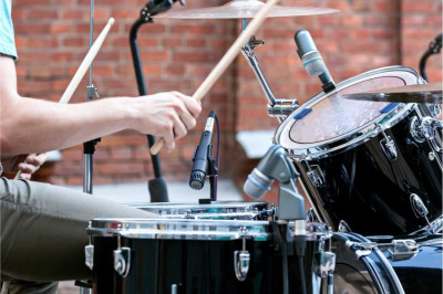 Прочь руки от музыканта !