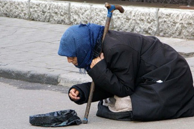 Кто-то берёт, а кто-то уносит 