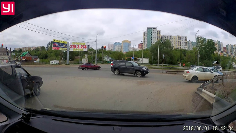 Уснул на оживлённой  дороге 