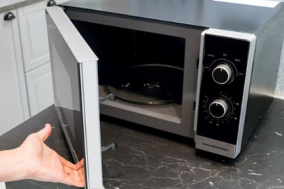 Продавец микроволновки показал покупателем больше , чем рассчитывал 