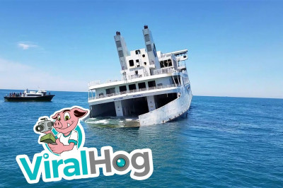 Как затапливали старый круизный паром 