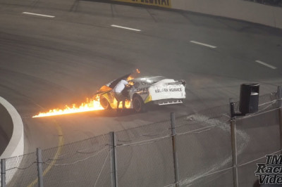 Отец гонщика спас сына из загоревшейся машины 