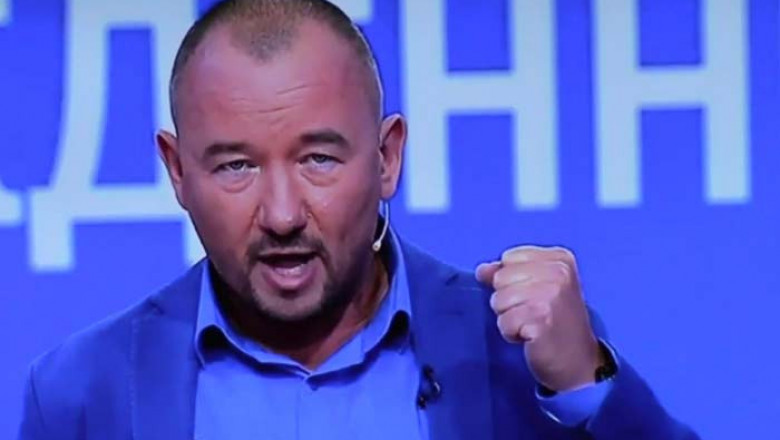 Ведущий " Время покажет " получил выговор за мат в эфире  