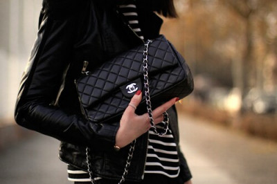 В чёрном и с косой 