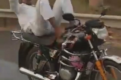 Невероятные трюки в исполнении пожилого мотоциклиста 