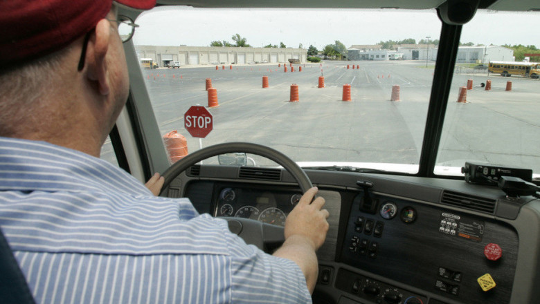 Необычное  вождение грузовика 