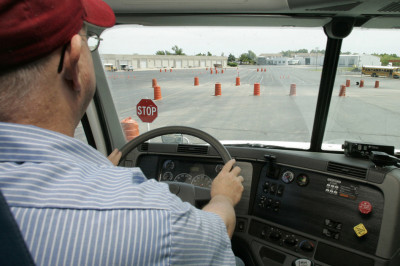 Необычное  вождение грузовика 