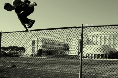 Как надо перепрыгивать через забор