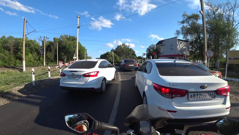 "Куча мала " на переезде 