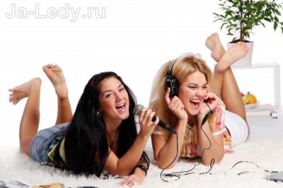 Наши всегда помогут друг другу за границцей