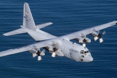 Транспортный самолёт Геркулес С-130 сделал мёртвую петлю 