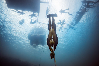 Мировой рекорд погружения на глубину без акваланга