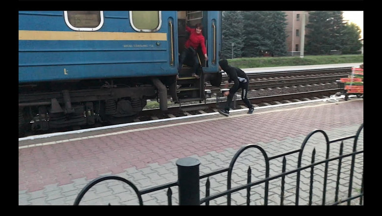 Женщина с ящиками 