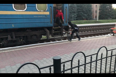 Женщина с ящиками 