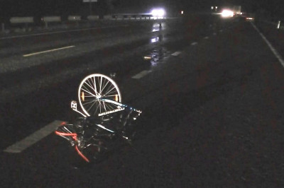 Велосипедистка чудом осталась жива 