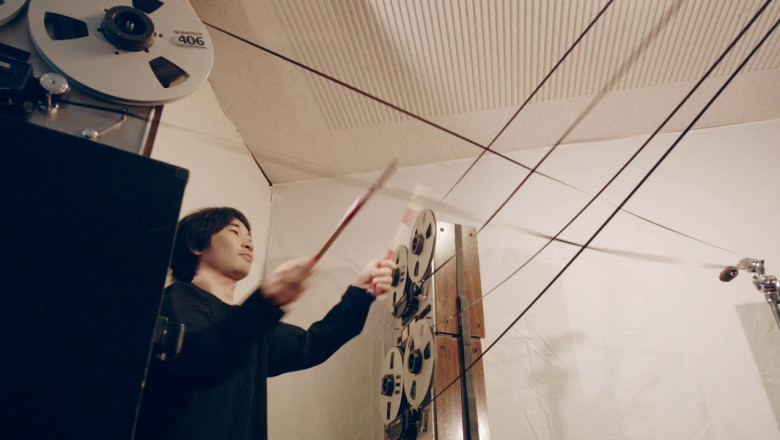 Из лент бобинных катушек сделана электромагнитная барабанная установка 