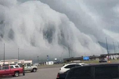 Облака , напоминающие гигантскую волну  