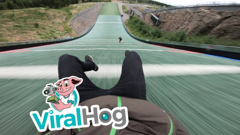 Рискованный спуск на ледянке с трамплина 