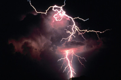 Фантастический разряд молнии 