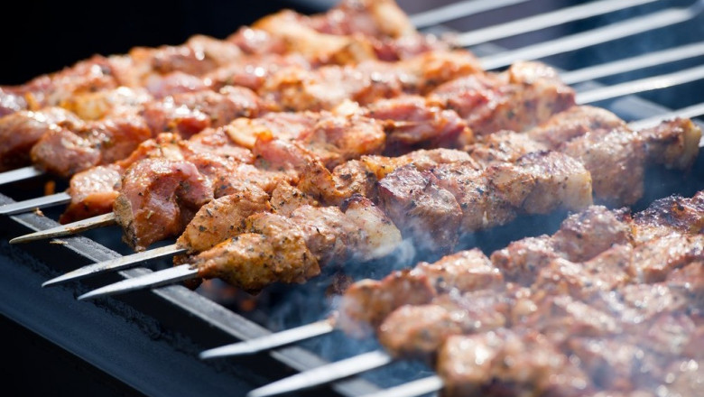 Огромное количество шашлыков 