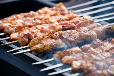 Огромное количество шашлыков 