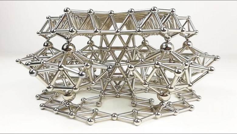 Небольшие скульптуры из магнитиков  