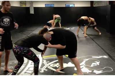 Прикольный момент во время спарринга 