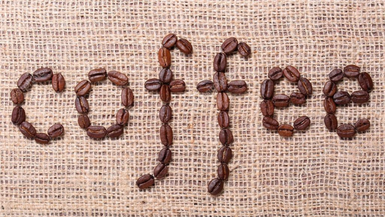 Фигура лошади из кофейных зёрен 