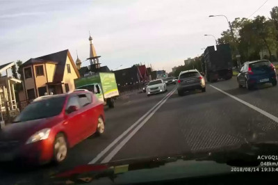 Отличная реакция водителя грузовика 